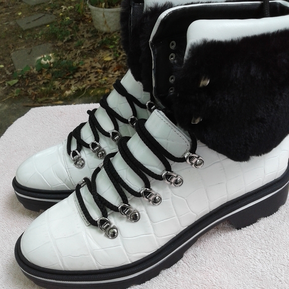 Nice pair of Sigerson Morrison White Macre Boots - Picture 3 of 7